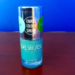 Color changing nail polish